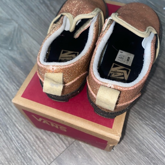 Vans - Picture 3 of 7